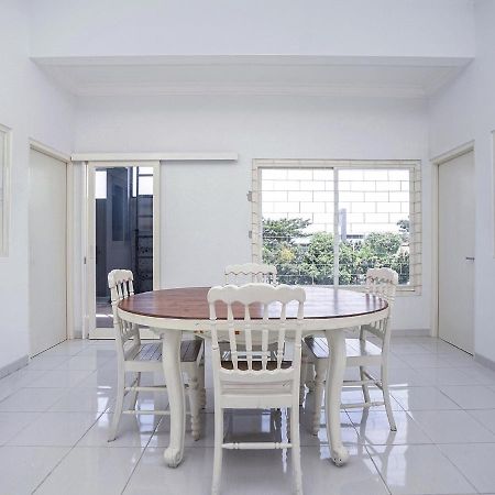 Oyo 747 Cipunegara Residence Surabaja Exteriér fotografie