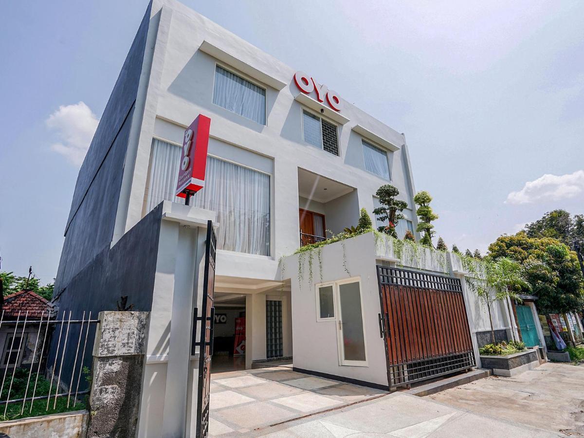 Oyo 747 Cipunegara Residence Surabaja Exteriér fotografie