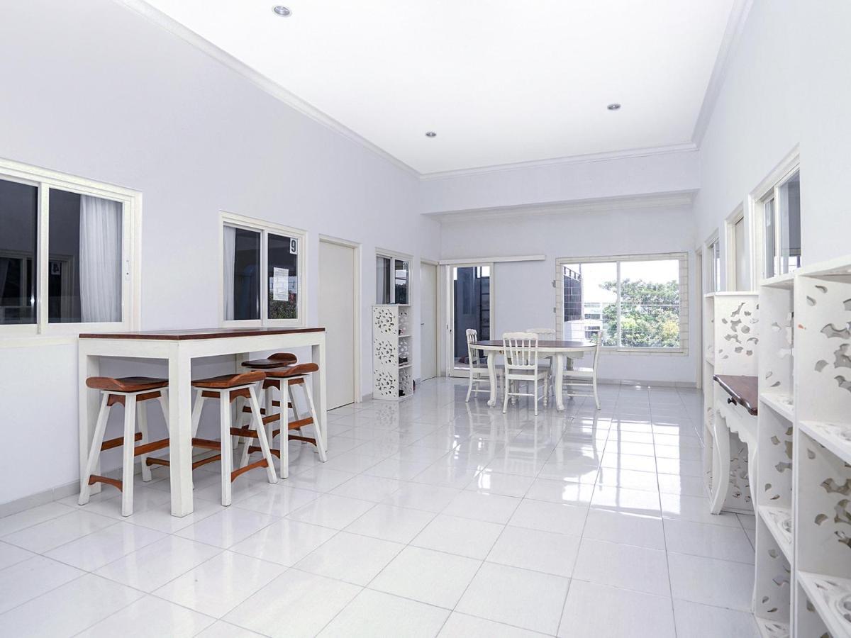 Oyo 747 Cipunegara Residence Surabaja Exteriér fotografie