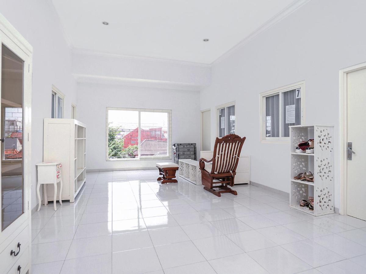 Oyo 747 Cipunegara Residence Surabaja Exteriér fotografie