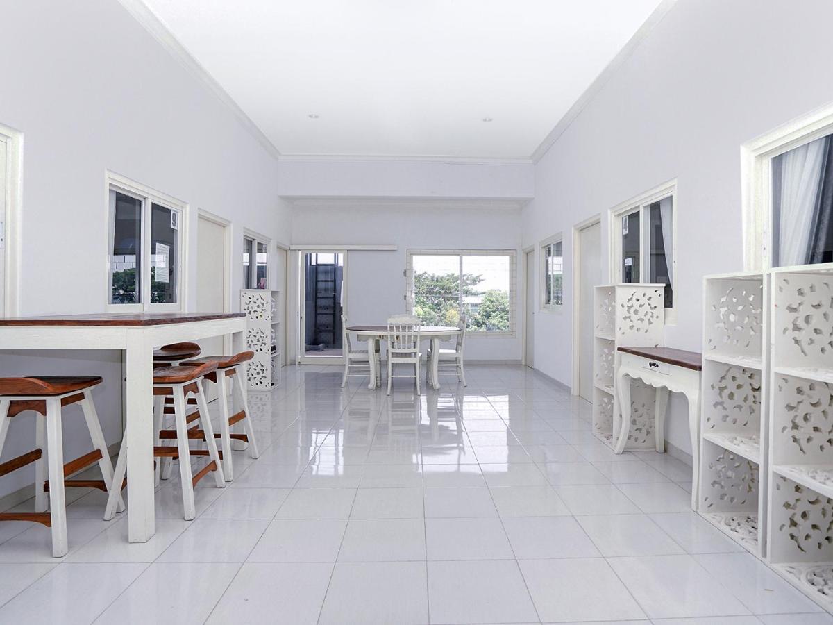 Oyo 747 Cipunegara Residence Surabaja Exteriér fotografie