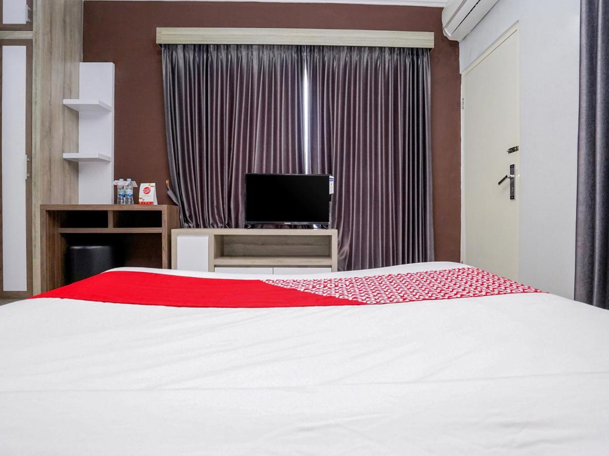 Oyo 747 Cipunegara Residence Surabaja Exteriér fotografie