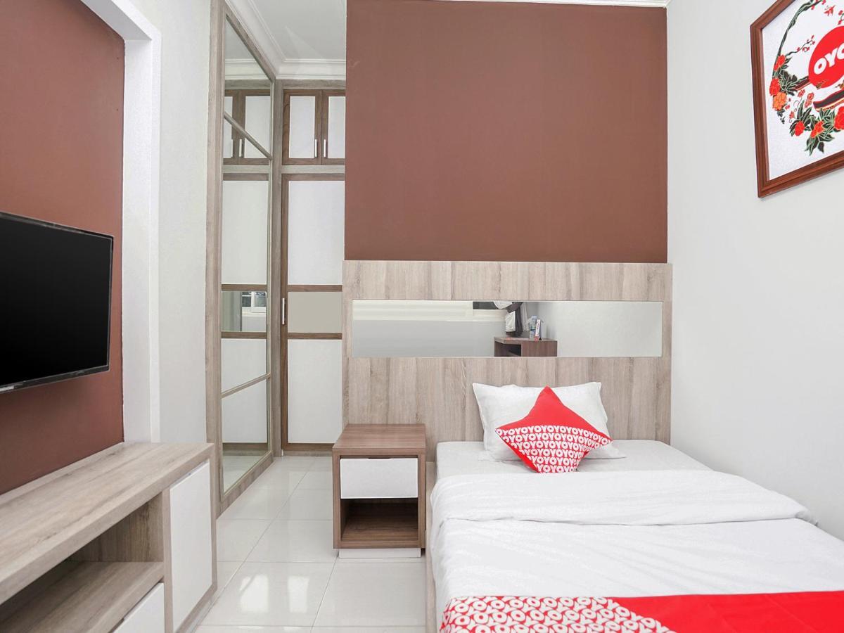 Oyo 747 Cipunegara Residence Surabaja Exteriér fotografie
