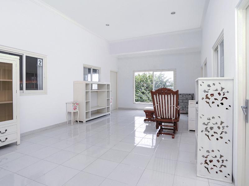 Oyo 747 Cipunegara Residence Surabaja Exteriér fotografie