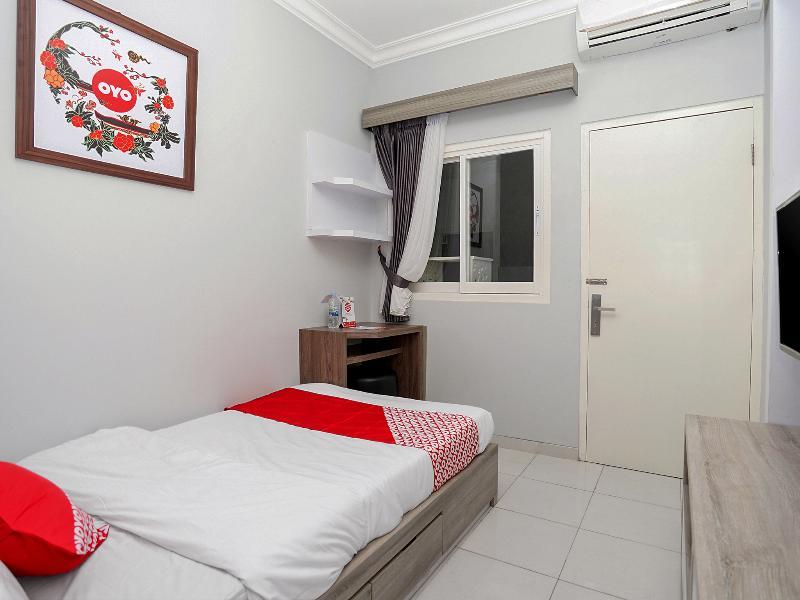 Oyo 747 Cipunegara Residence Surabaja Exteriér fotografie